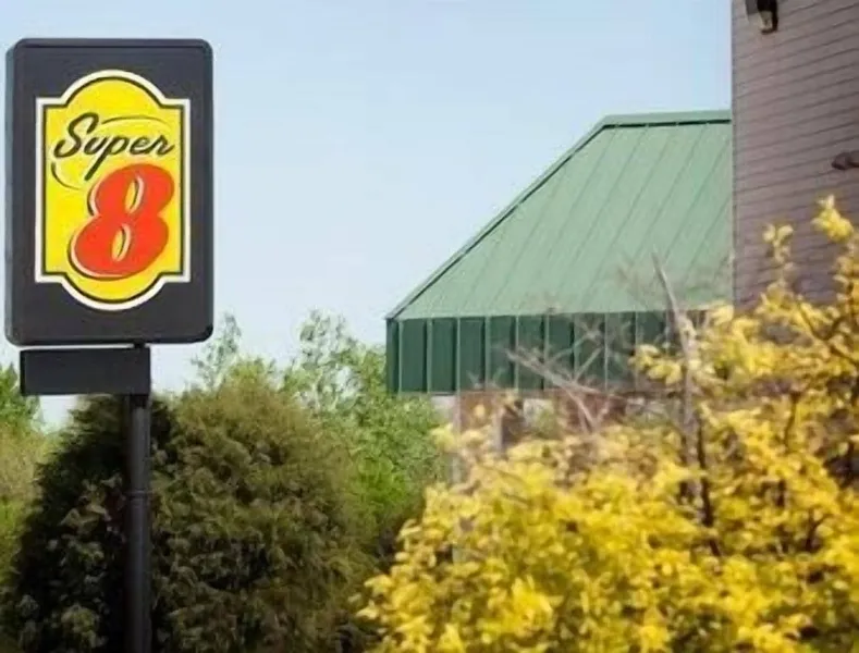 Super 8 by Wyndham Garland/Rowlett/East Dallas Area hotel detail image 2