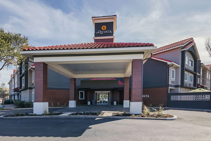 La Quinta Inn & Suites by Wyndham Austin Near The Domain hotel detail image 2