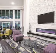 La Quinta Inn & Suites by Wyndham Austin Airport hotel detail image 3