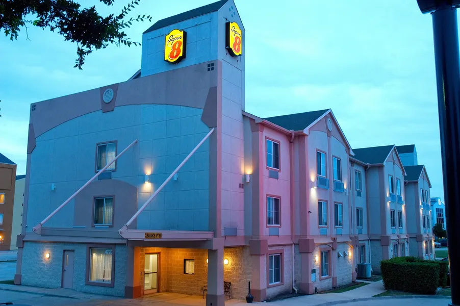 Super 8 by Wyndham Irving/DFW Apt/North hotel detail image 2