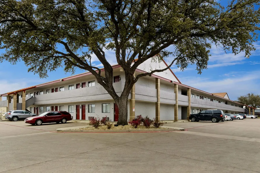 Red Roof Inn & Suites Irving – DFW Airport South hotel detail image 2