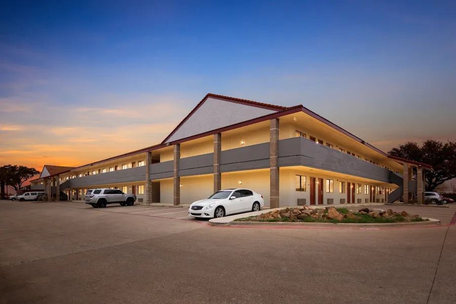 Red Roof Inn & Suites Irving – DFW Airport South hotel detail image 6