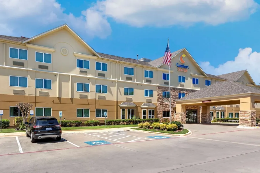 Comfort Suites North Dallas hotel detail image 2
