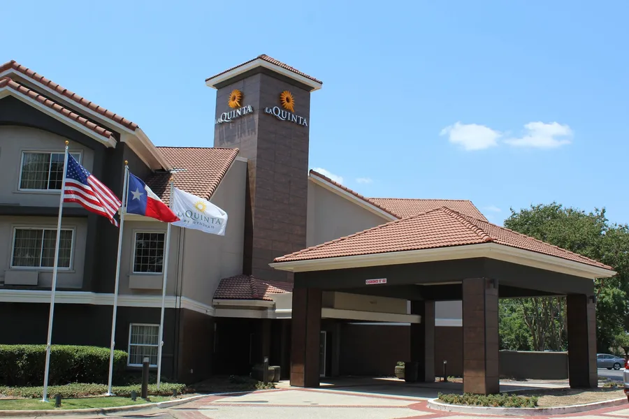 La Quinta Inn & Suites by Wyndham Dallas - Addison Galleria hotel detail image 6