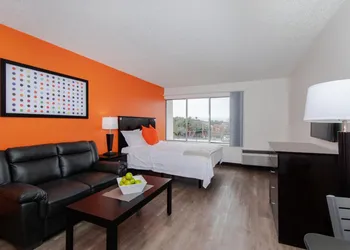 Siegel Select Dallas hotel thumbnail 3