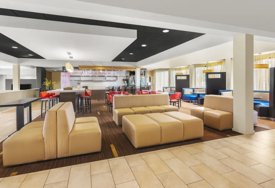 Super 8 by Wyndham Dallas Love Field Airport hotel detail image 6