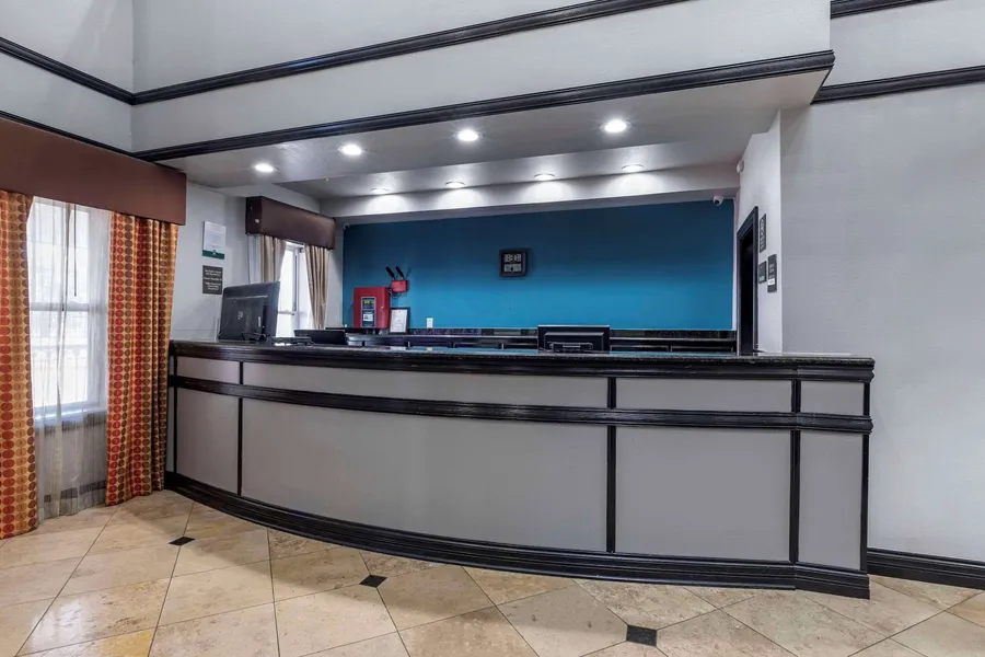 Quality Inn & Suites I-35 E / Walnut Hill hotel detail image 2