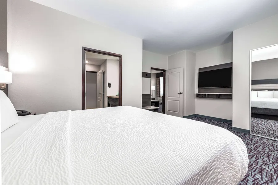 La Quinta Inn & Suites by Wyndham Allen at The Village hotel detail image 6