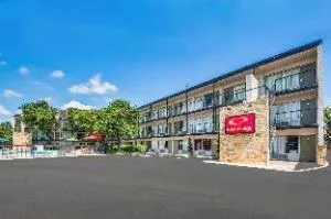 Econo Lodge Airport I-35 North hotel thumbnail 2