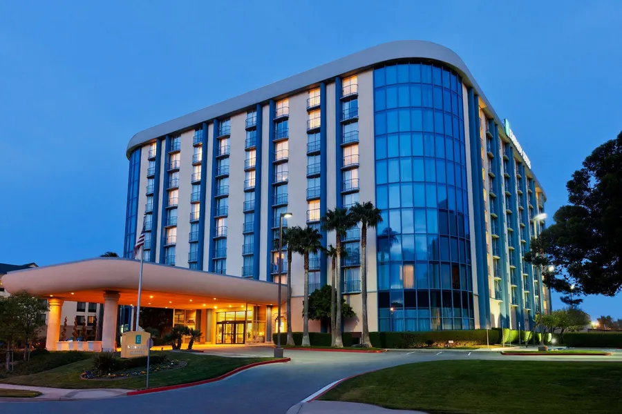 Embassy Suites by Hilton San Francisco Airport Oyster Point hotel detail image 2