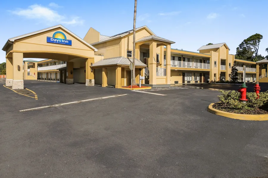 Econo Lodge Daytona Beach - Speedway hotel detail image 2
