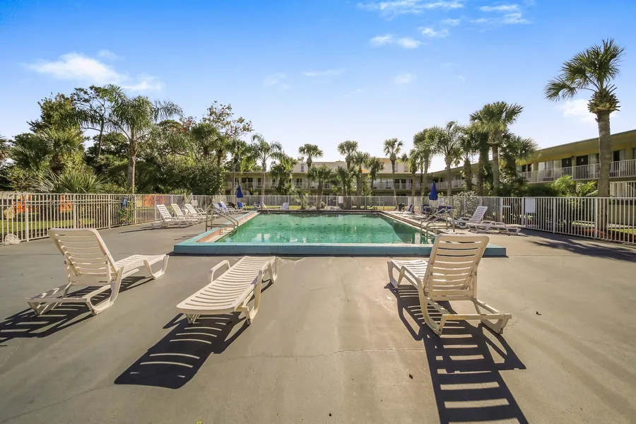 Econo Lodge Daytona Beach - Speedway hotel detail image 6