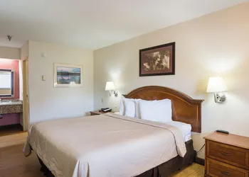 Bay Inn hotel thumbnail 6