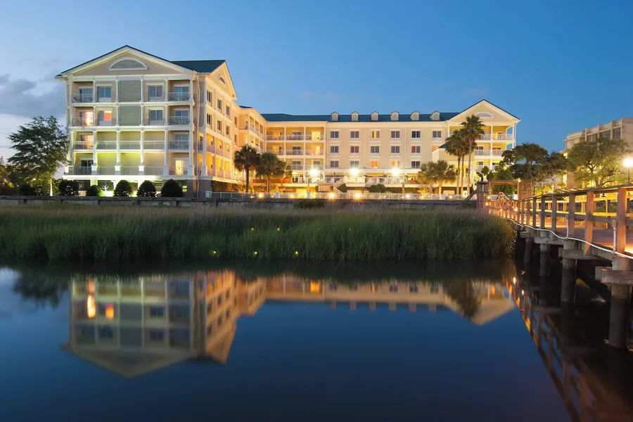 Courtyard Charleston Waterfront by Marriott hotel detail image 2