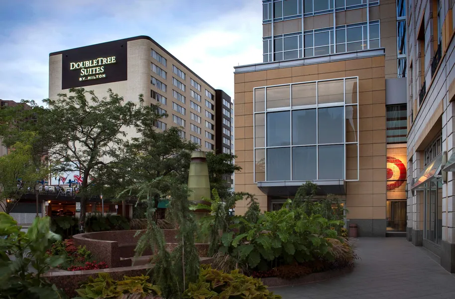 DoubleTree Suites by Hilton Minneapolis Downtown hotel detail image 2