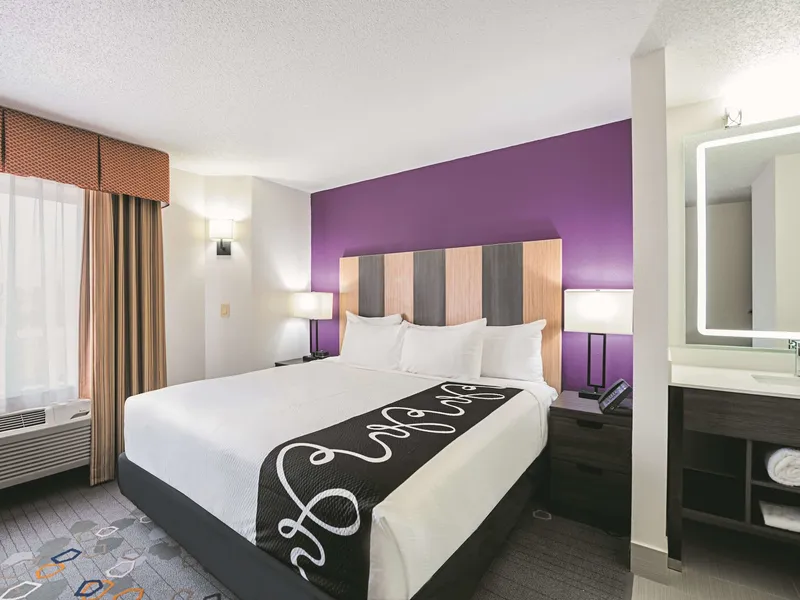 La Quinta Inn & Suites by Wyndham Minneapolis Northwest hotel detail image 6