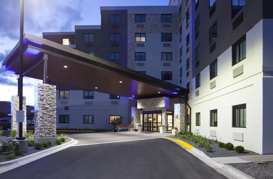 Holiday Inn Express Roseville-St. Paul by IHG hotel detail image 2