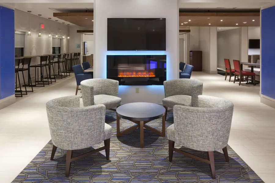 Holiday Inn Express Roseville-St. Paul by IHG hotel detail image 6