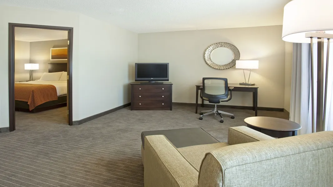 Holiday Inn Express Hotel & Suites Minneapolis-Minnetonka by IHG hotel detail image 6