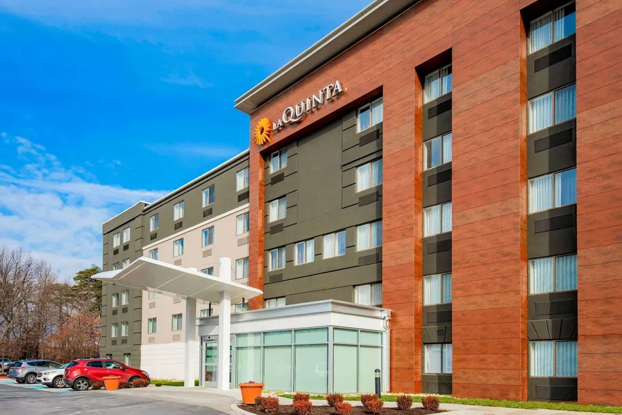 La Quinta Inn & Suites by Wyndham Baltimore BWI Airport hotel detail image 2