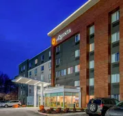 La Quinta Inn & Suites by Wyndham Baltimore BWI Airport hotel detail image 4
