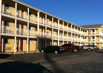 Oaktree Inn & Suites Oklahoma hotel thumbnail 2