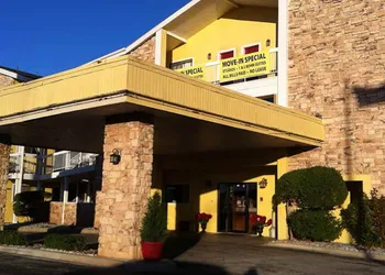 Oaktree Inn & Suites Oklahoma hotel thumbnail 3