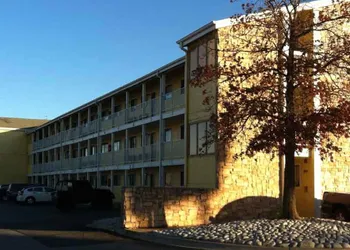 Oaktree Inn & Suites Oklahoma hotel thumbnail 4