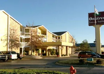 Oaktree Inn & Suites Oklahoma hotel thumbnail 5