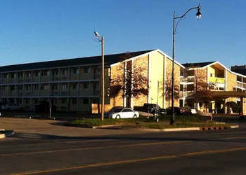 Oaktree Inn & Suites Oklahoma hotel thumbnail 7