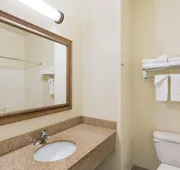 Econo Lodge Palmyra - Hershey hotel detail image 4