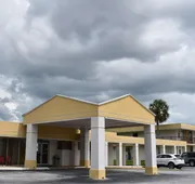 Super 8 by Wyndham Ocala I-75 hotel detail image 4