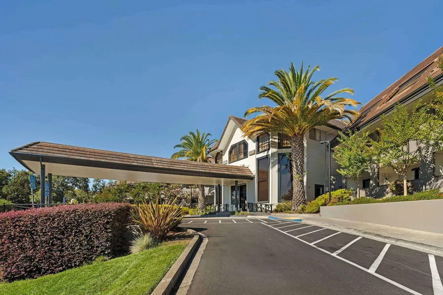 Best Western Plus Novato Oaks Inn hotel detail image 2