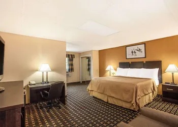 Travelodge by Wyndham South Burlington hotel thumbnail 2