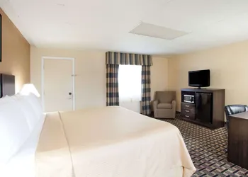 Travelodge by Wyndham South Burlington hotel thumbnail 4
