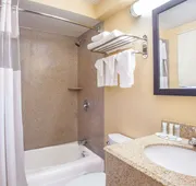 Travelodge by Wyndham South Burlington hotel detail image 7