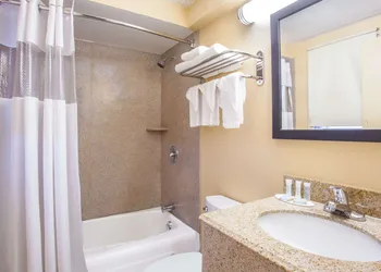Travelodge by Wyndham South Burlington hotel thumbnail 7