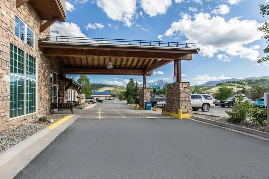 Quality Inn & Suites Silverthorne - Copper Mountain hotel detail image 2