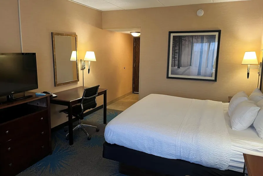 Days Inn by Wyndham Duluth Lakewalk hotel detail image 6