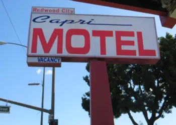 Capri Motel hotel thumbnail 3
