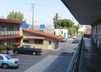 Capri Motel hotel thumbnail 5