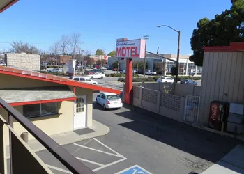 Capri Motel hotel thumbnail 7