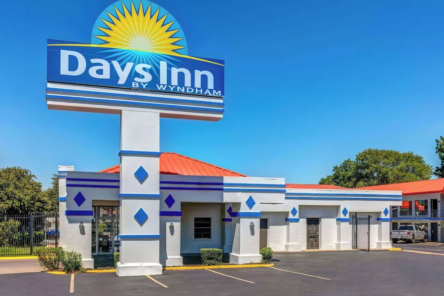 Days Inn by Wyndham South Fort Worth hotel detail image 2