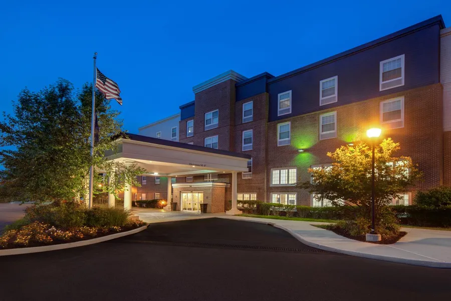 Hampton Inn & Suites Yonkers hotel detail image 2