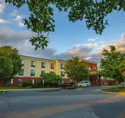 Holiday Inn Express & Suites Bethlehem Arpt-Allentown Area hotel detail image 4