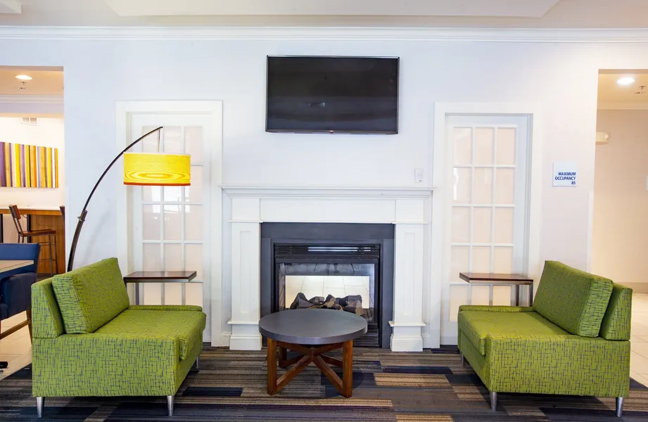 Holiday Inn Express & Suites Bethlehem Arpt-Allentown Area hotel detail image 6