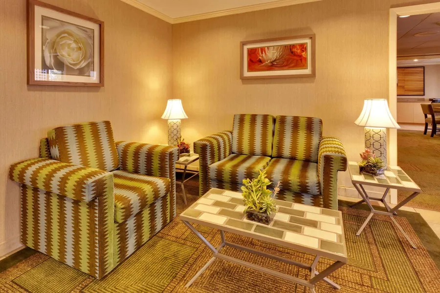 La Quinta Inn & Suites by Wyndham Plattsburgh hotel detail image 2