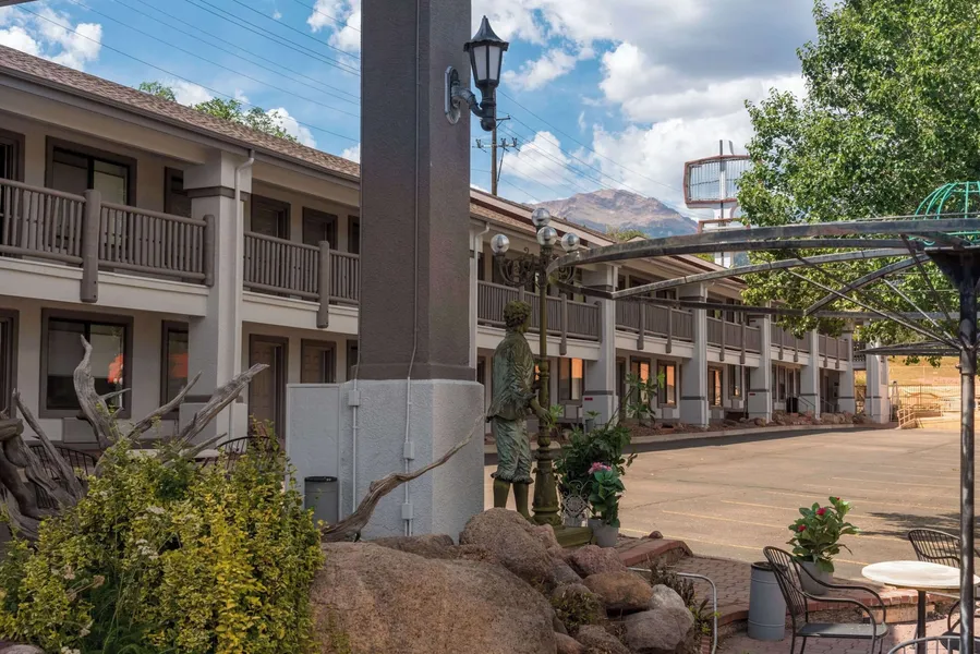 Quality Inn & Suites Manitou Springs at Pikes Peak hotel detail image 2