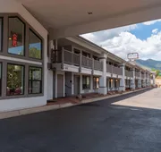 Quality Inn & Suites Manitou Springs at Pikes Peak hotel detail image 3
