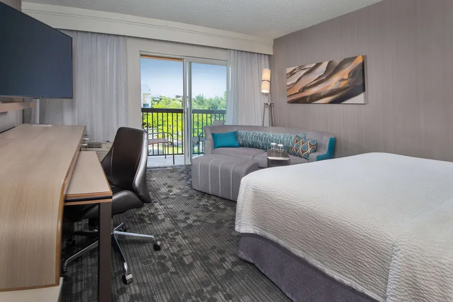 Comfort Inn & Suites Bethlehem Lehigh Valley Airport hotel detail image 6